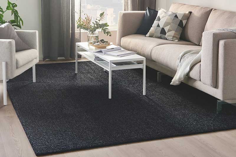 Черный ковер в интерьере